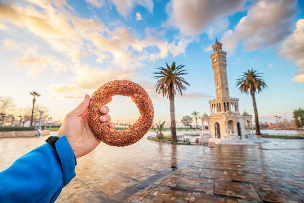 Un Sabor del Egeo: Qué Comer y Beber en Tu Tour